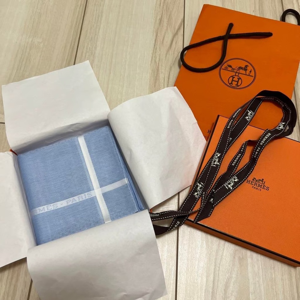 Hermès Handkerchief "Hermès Paris"
Handkerchief "Jacquard H"